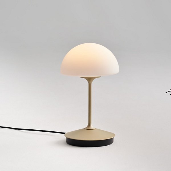 pensee led table lamp by chen chao cheng for seed design 1